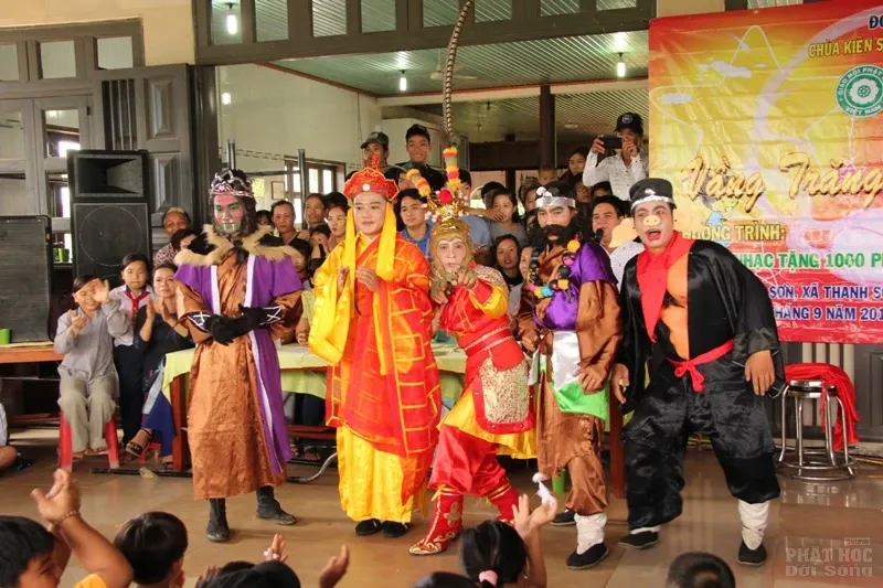 Định Quán: Ngày hội 'Vầng trăng tuổi thơ' tại Chùa Kiên Sơn 22 Định Quán: Ngày hội 'Vầng trăng tuổi thơ' tại Chùa Kiên Sơn image-1731940991230