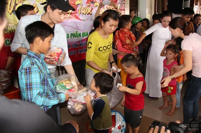 Định Quán: Ngày hội 'Vầng trăng tuổi thơ' tại Chùa Kiên Sơn 23 Định Quán: Ngày hội 'Vầng trăng tuổi thơ' tại Chùa Kiên Sơn image-1731940992121