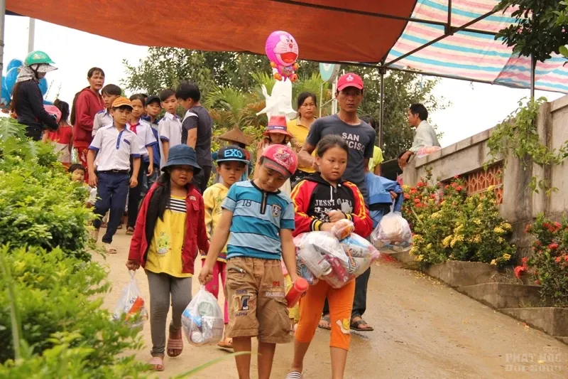 Định Quán: Ngày hội 'Vầng trăng tuổi thơ' tại Chùa Kiên Sơn 26 Định Quán: Ngày hội 'Vầng trăng tuổi thơ' tại Chùa Kiên Sơn image-1731940995100