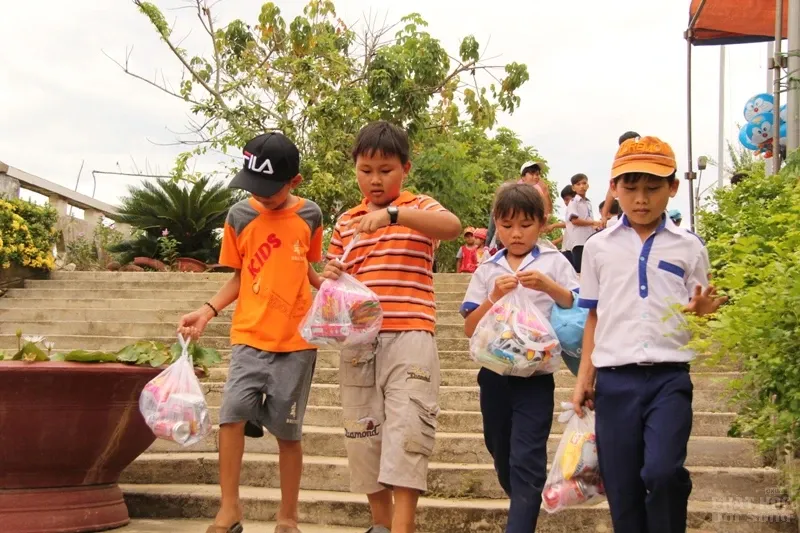 Định Quán: Ngày hội 'Vầng trăng tuổi thơ' tại Chùa Kiên Sơn 27 Định Quán: Ngày hội 'Vầng trăng tuổi thơ' tại Chùa Kiên Sơn image-1731940996031
