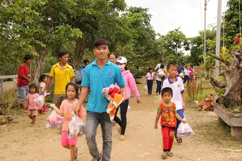 Định Quán: Ngày hội 'Vầng trăng tuổi thơ' tại Chùa Kiên Sơn 28 Định Quán: Ngày hội 'Vầng trăng tuổi thơ' tại Chùa Kiên Sơn image-1731940996956