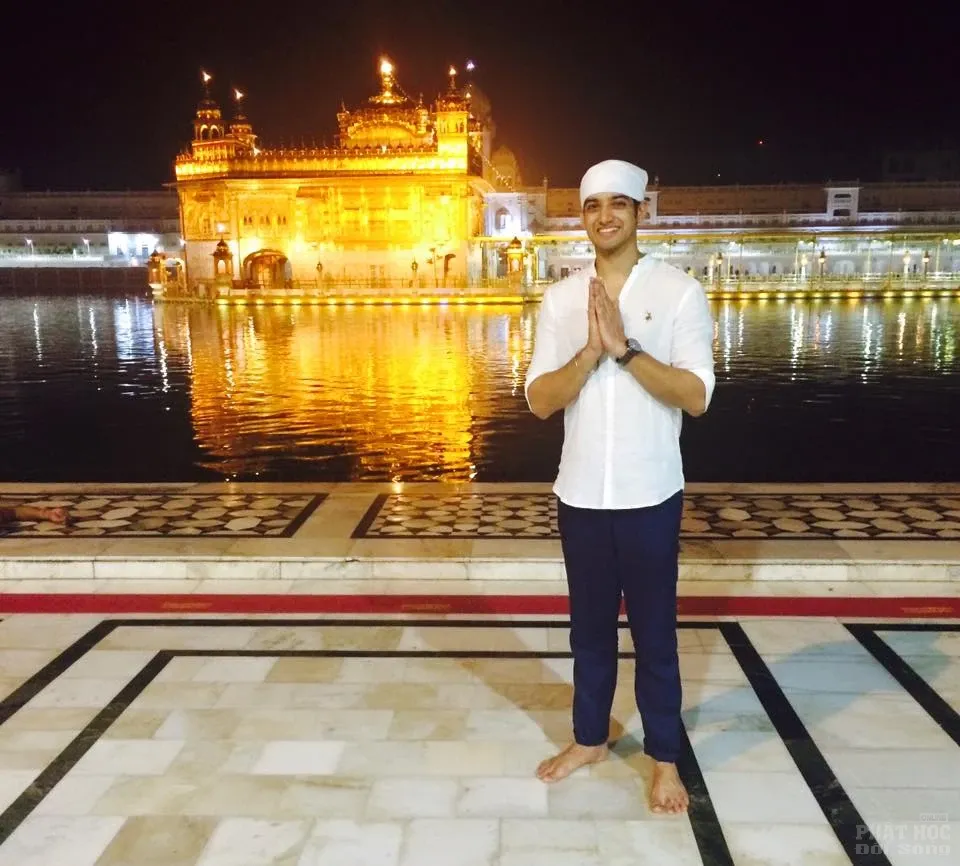 Diễn viên Mayank Arora trong vai A Nan phim Đức Phật image-1732291837599