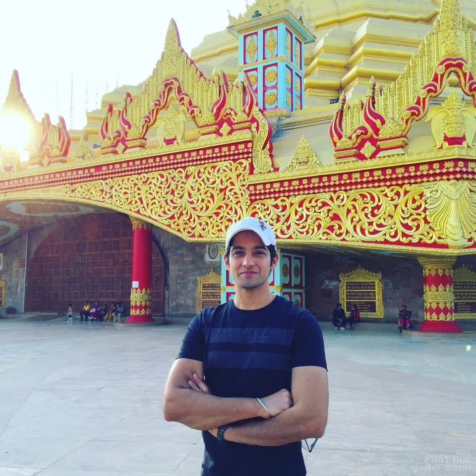 Diễn viên Mayank Arora trong vai A Nan phim Đức Phật image-1732291842021