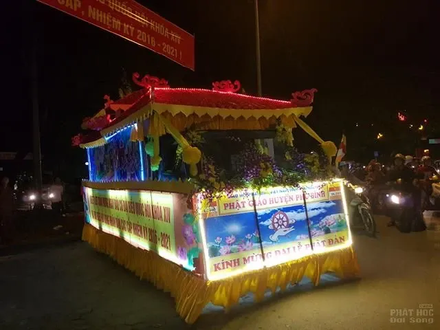 Diễu hành xe hoa mừng Phật đản đầu tiên tại Thái Nguyên 5 Diễu hành xe hoa mừng Phật đản đầu tiên tại Thái Nguyên image-1731746696715