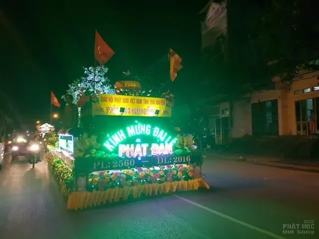 Diễu hành xe hoa mừng Phật đản đầu tiên tại Thái Nguyên 7 Diễu hành xe hoa mừng Phật đản đầu tiên tại Thái Nguyên image-1731746697737