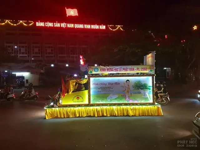 Diễu hành xe hoa mừng Phật đản đầu tiên tại Thái Nguyên 10 Diễu hành xe hoa mừng Phật đản đầu tiên tại Thái Nguyên image-1731746699279