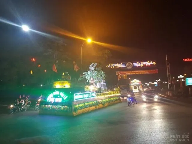 Diễu hành xe hoa mừng Phật đản đầu tiên tại Thái Nguyên 11 Diễu hành xe hoa mừng Phật đản đầu tiên tại Thái Nguyên image-1731746699743