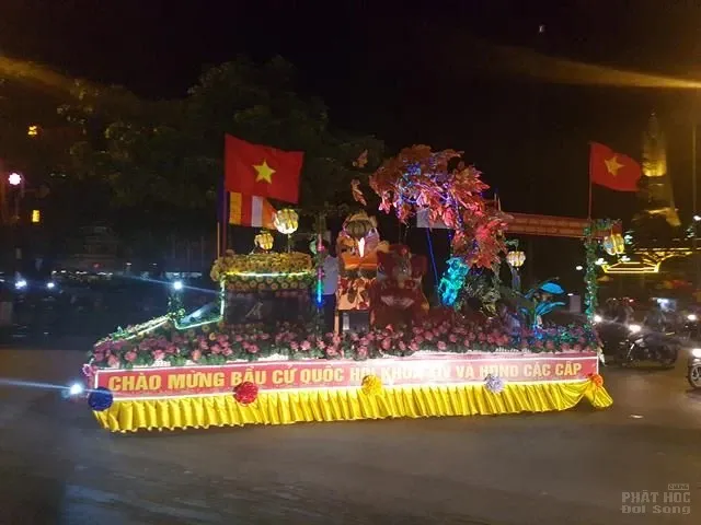 Diễu hành xe hoa mừng Phật đản đầu tiên tại Thái Nguyên 14 Diễu hành xe hoa mừng Phật đản đầu tiên tại Thái Nguyên image-1731746701449
