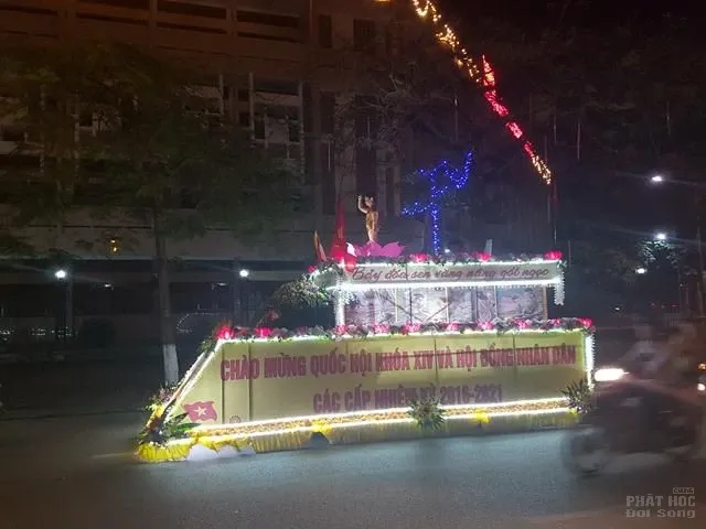Diễu hành xe hoa mừng Phật đản đầu tiên tại Thái Nguyên 15 Diễu hành xe hoa mừng Phật đản đầu tiên tại Thái Nguyên image-1731746701937