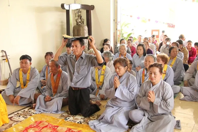 Định Quán: Chùa Phổ Từ mừng lễ bông hồng cài áo image-1732288173407