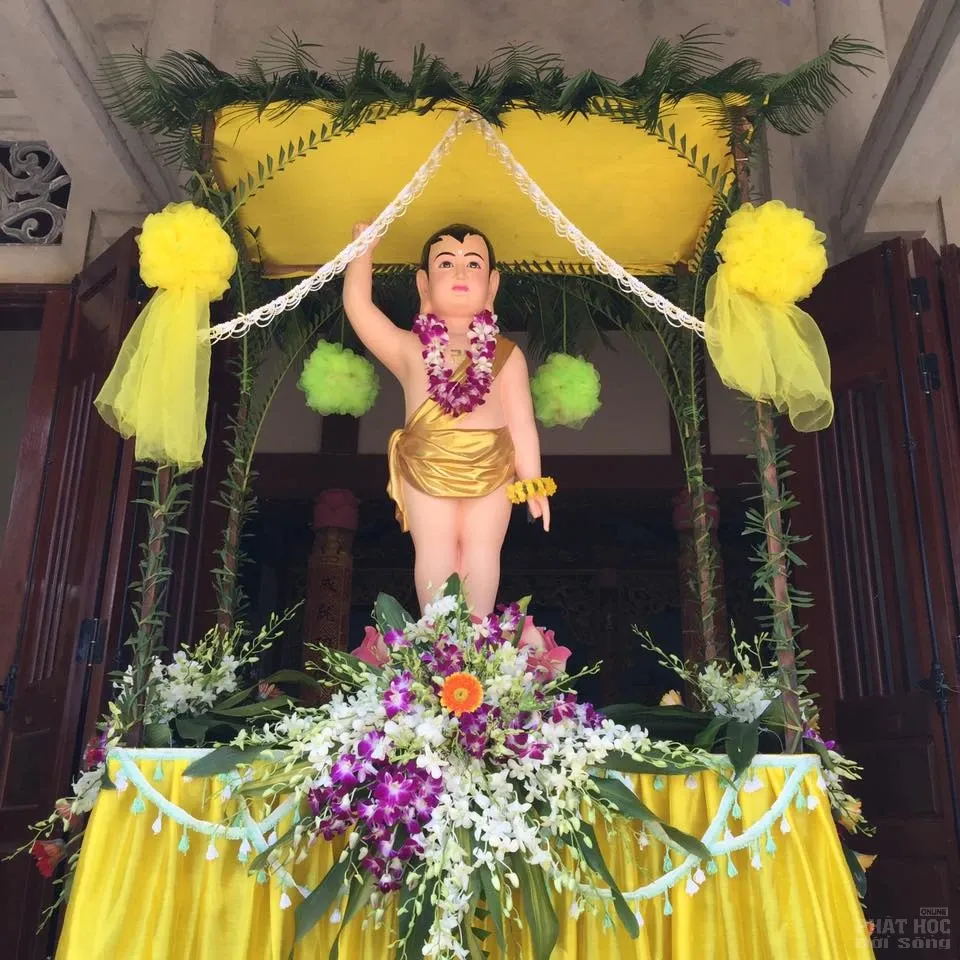 Đoàn áo lam rước Phật đản vào làng Xuân Thành 9 Đoàn áo lam rước Phật đản vào làng Xuân Thành image-1731746799778