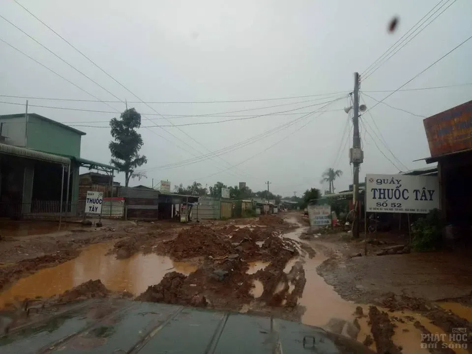 Đoạn đường thử thách lòng người ở Đăk Ngo 4 Đoạn đường thử thách lòng người ở Đăk Ngo image-1731940567906