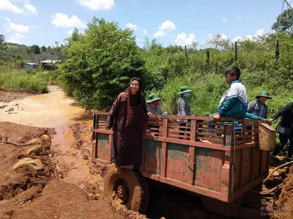 Đoạn đường thử thách lòng người ở Đăk Ngo 7 Đoạn đường thử thách lòng người ở Đăk Ngo image-1731940571043