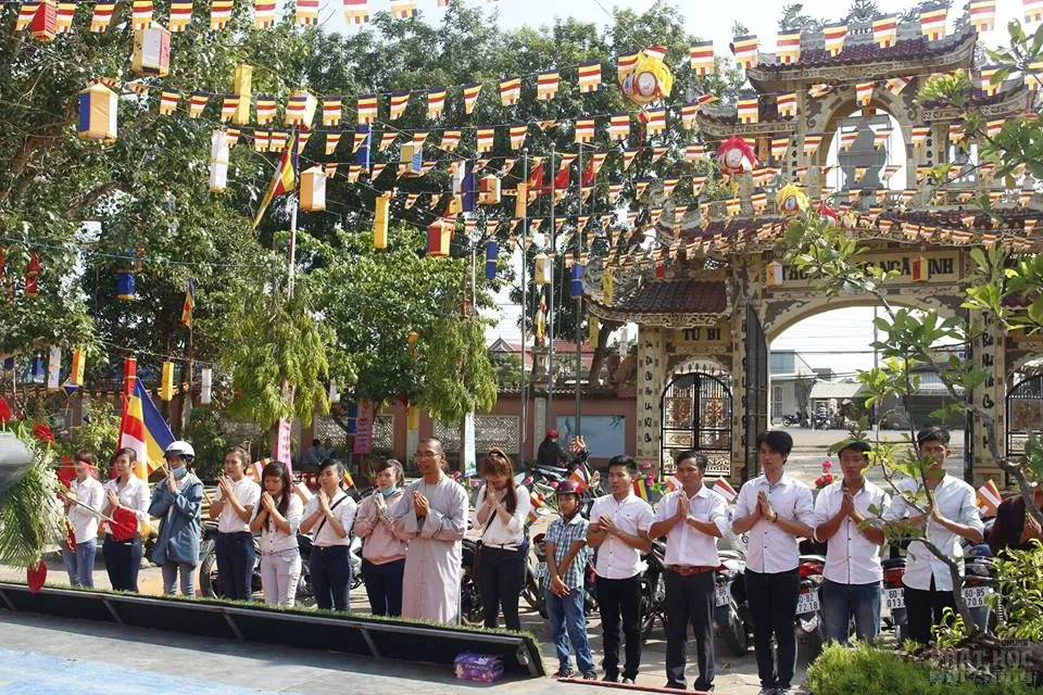 Đoàn xe máy diễu hành reo mừng Phật đản Đoàn xe máy diễu hành reo mừng Phật đản image-1731746812383