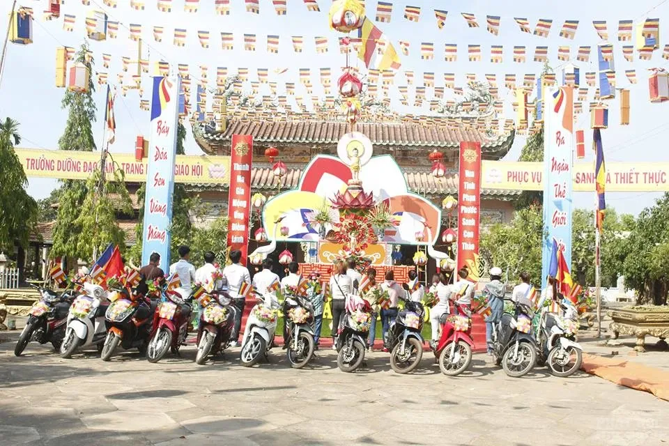 Đoàn xe máy diễu hành reo mừng Phật đản Đoàn xe máy diễu hành reo mừng Phật đản image-1731746814125