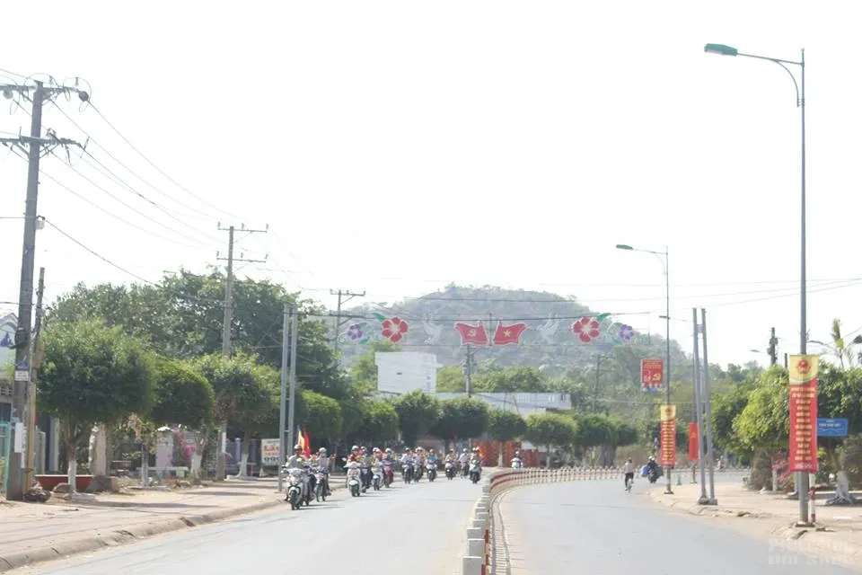 Đoàn xe máy diễu hành reo mừng Phật đản Đoàn xe máy diễu hành reo mừng Phật đản image-1731746817357