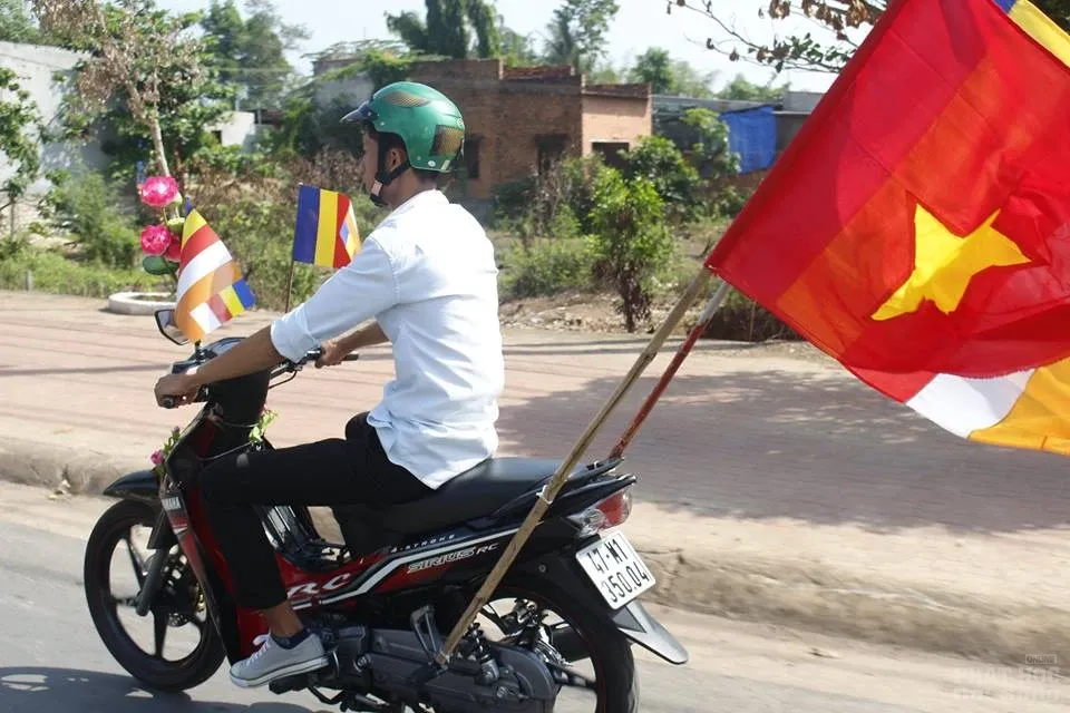 Đoàn xe máy diễu hành reo mừng Phật đản Đoàn xe máy diễu hành reo mừng Phật đản image-1731746818091