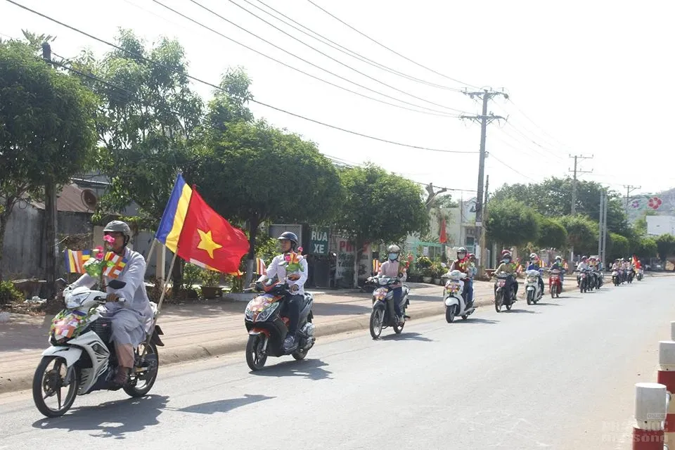 Đoàn xe máy diễu hành reo mừng Phật đản Đoàn xe máy diễu hành reo mừng Phật đản image-1731746819757