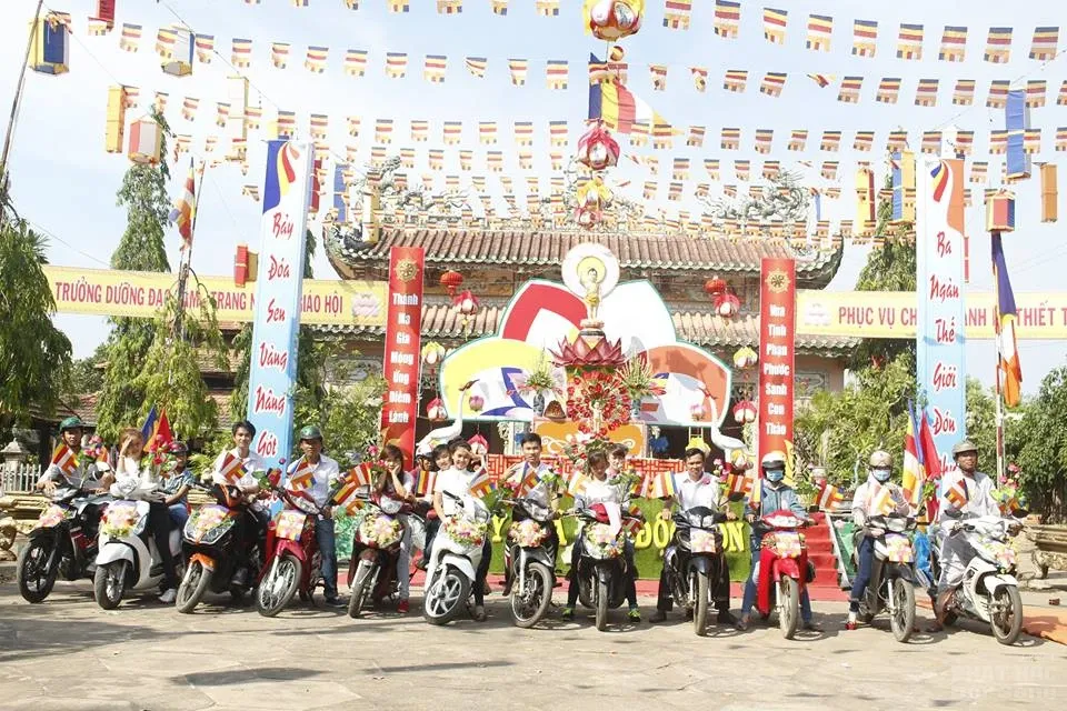 Đoàn xe máy diễu hành reo mừng Phật đản Đoàn xe máy diễu hành reo mừng Phật đản image-1731746821507