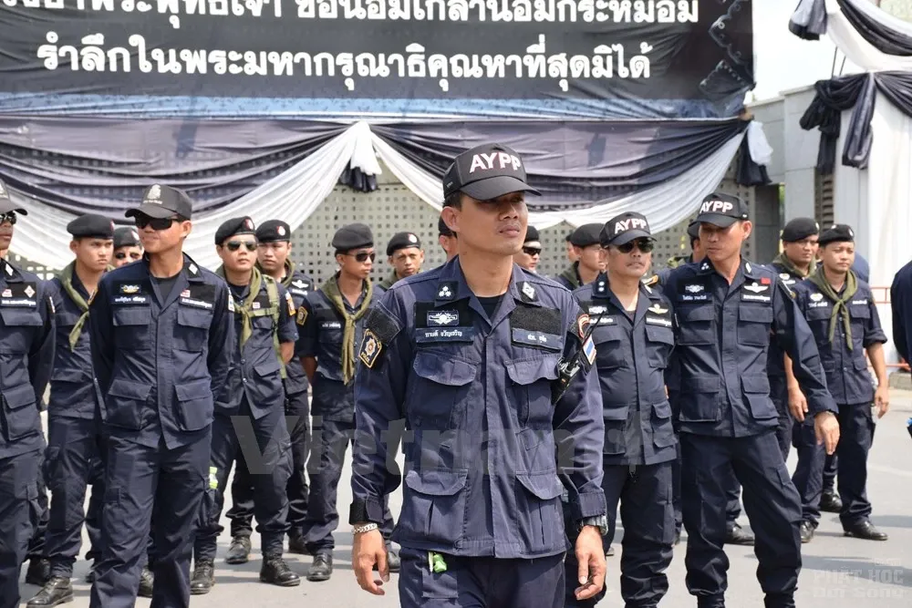 Đối đầu biểu tình nhưng chính quyền Thái Lan vẫn quỳ gối trước các nhà sư image-1731932057674