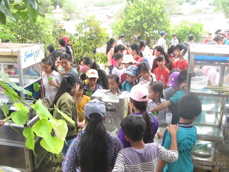 Đồng Nai: Chùa Kiên Sơn mừng ngày hội “Vầng trăng tuổi thơ” 10 Đồng Nai: Chùa Kiên Sơn mừng ngày hội “Vầng trăng tuổi thơ” image-1731919322007