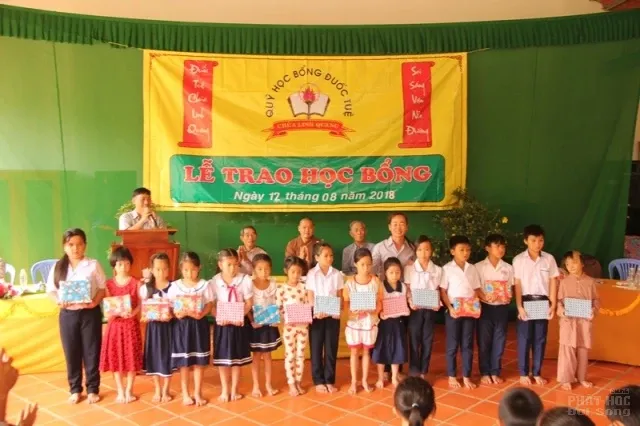 Đồng Nai: Chùa Linh Quang trao 150 suất học bỗng cho học sinh hiếu học image-1732288263759