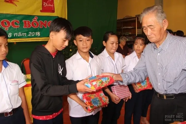 Đồng Nai: Chùa Linh Quang trao 150 suất học bỗng cho học sinh hiếu học image-1732288264456
