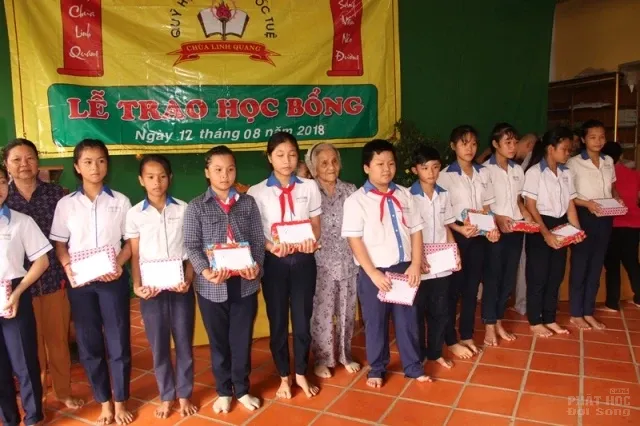 Đồng Nai: Chùa Linh Quang trao 150 suất học bỗng cho học sinh hiếu học image-1732288268298