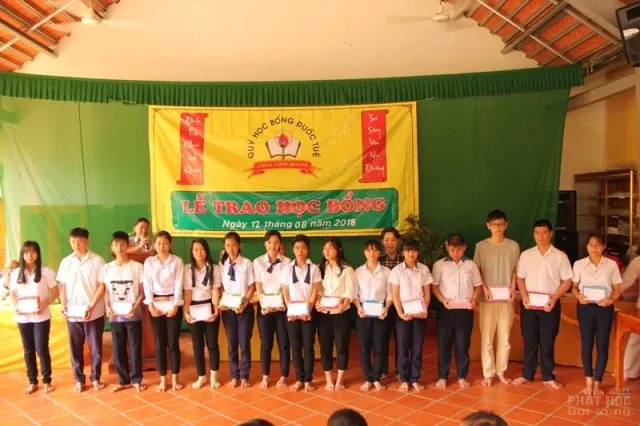 Đồng Nai: Chùa Linh Quang trao 150 suất học bỗng cho học sinh hiếu học image-1732288269933