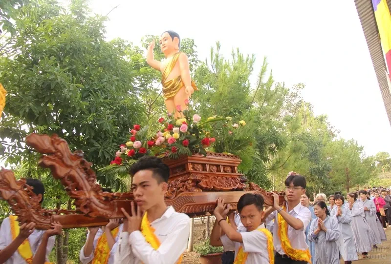 Đồng Nai: Chùa Phước Lộc rước Lễ Phật đản image-1731943566696