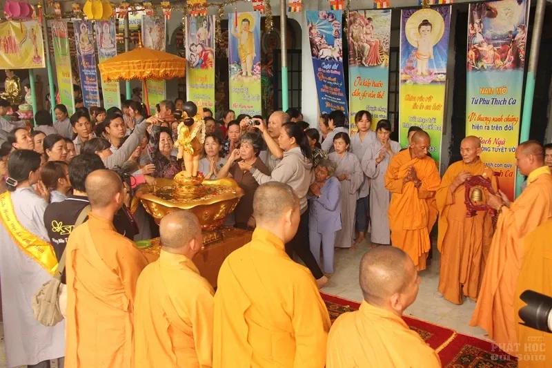 Đồng Nai: Chùa Phước Lộc rước Lễ Phật đản image-1731943571401