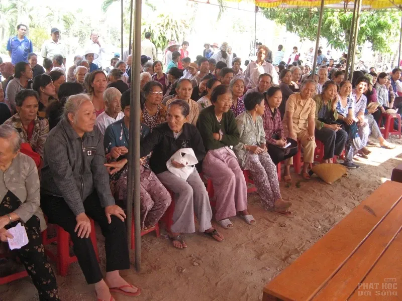 Đồng Nai: Chùa Thiền Tịnh Khám bệnh miễn phí, phát quà từ thiện 2 Đồng Nai: Chùa Thiền Tịnh Khám bệnh miễn phí, phát quà từ thiện image-1731726824417