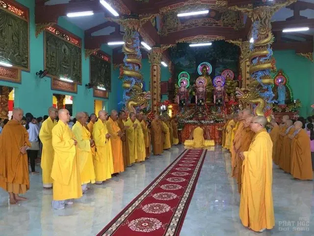 Đồng Nai: Lễ sám tạ Tam Bảo, An vị Phật chùa Bửu Long image-1732286590683