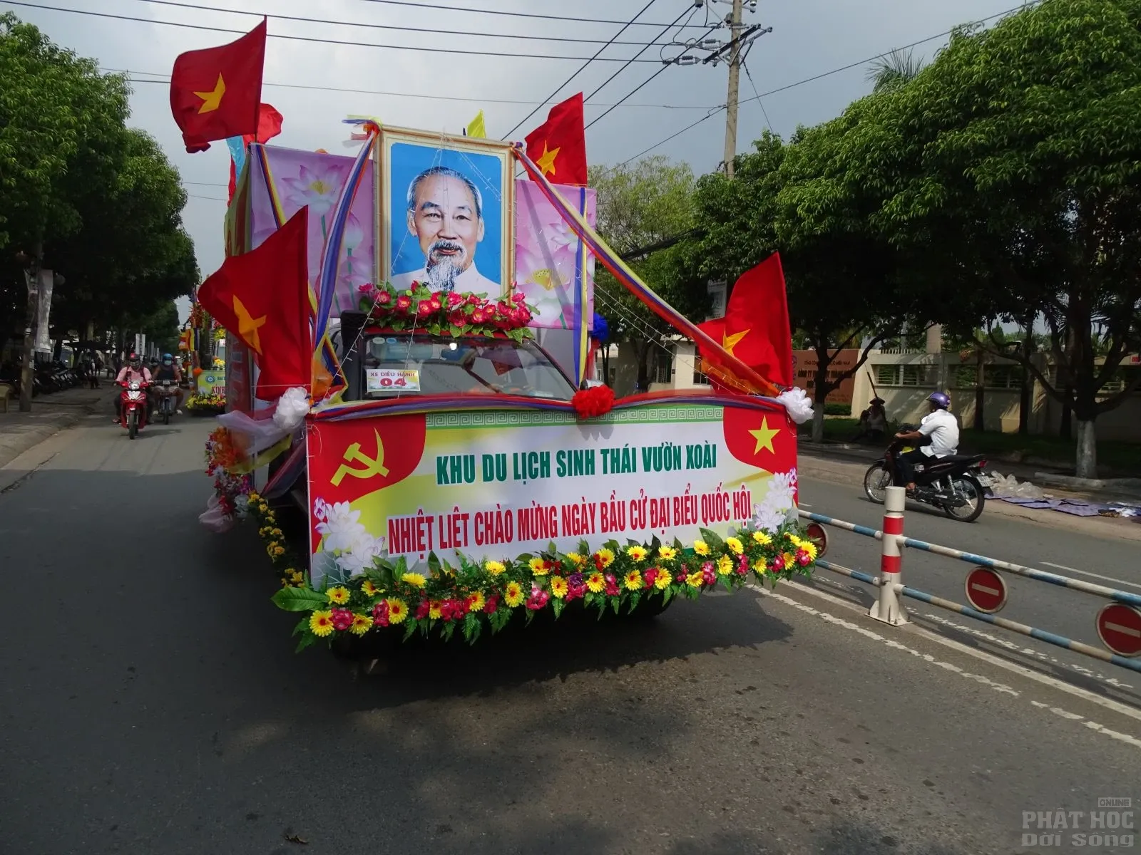 Đồng Nai: Tưng bừng diễu hành xe hoa mừng Phật đản PL: 2560 2 Đồng Nai: Tưng bừng diễu hành xe hoa mừng Phật đản PL: 2560 image-1731746978092