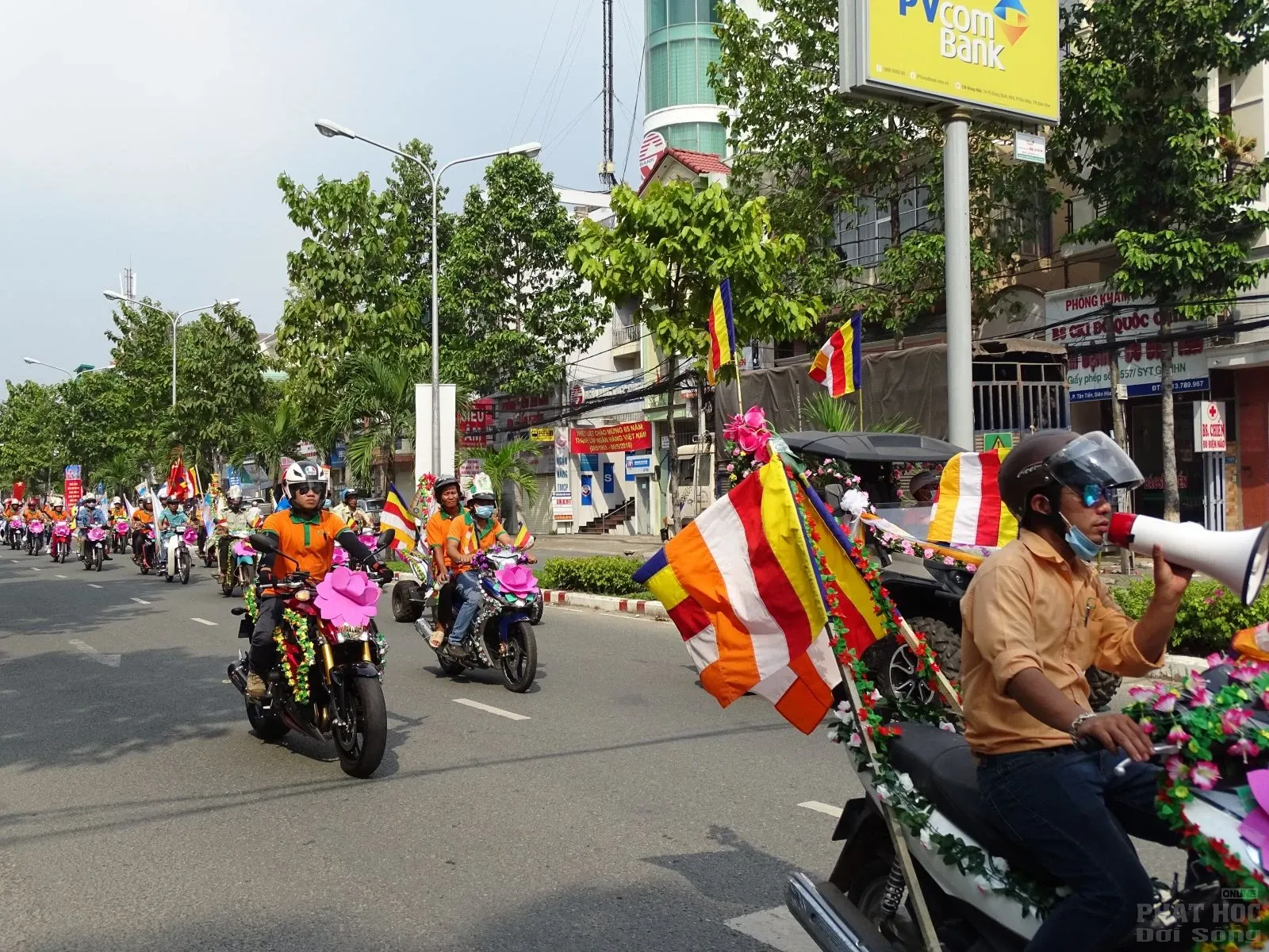 Đồng Nai: Tưng bừng diễu hành xe hoa mừng Phật đản PL: 2560 4 Đồng Nai: Tưng bừng diễu hành xe hoa mừng Phật đản PL: 2560 image-1731746982233