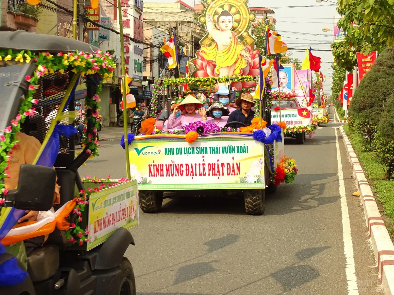 Đồng Nai: Tưng bừng diễu hành xe hoa mừng Phật đản PL: 2560 Đồng Nai: Tưng bừng diễu hành xe hoa mừng Phật đản PL: 2560 image-1731746988479