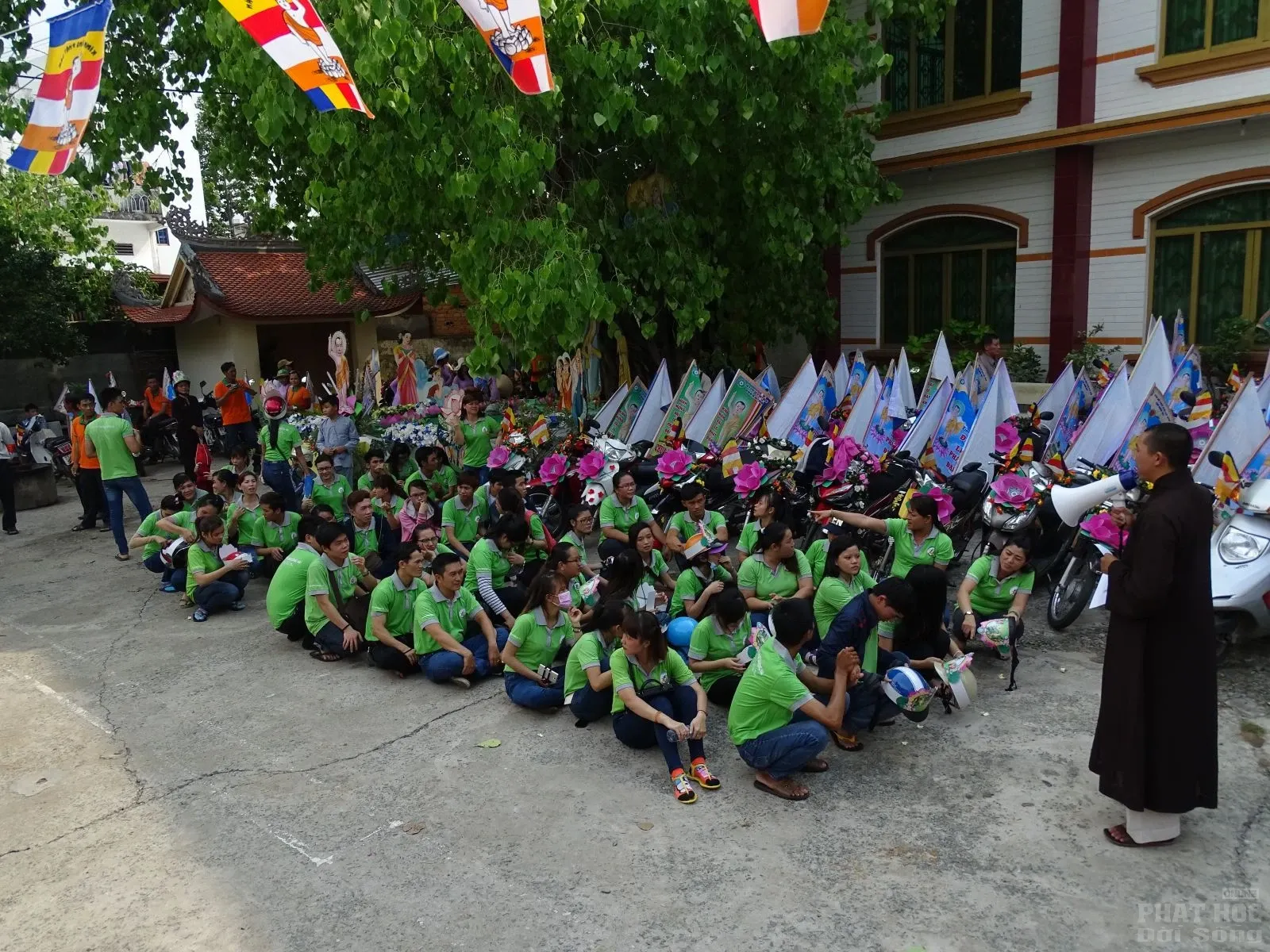 Đồng Nai: Tưng bừng diễu hành xe hoa mừng Phật đản PL: 2560 10 Đồng Nai: Tưng bừng diễu hành xe hoa mừng Phật đản PL: 2560 image-1731746997031