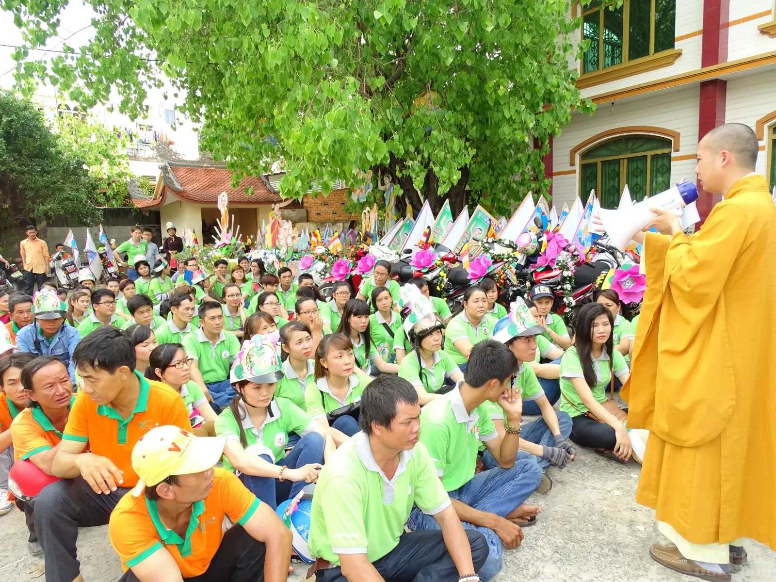 Đồng Nai: Tưng bừng diễu hành xe hoa mừng Phật đản PL: 2560 12 Đồng Nai: Tưng bừng diễu hành xe hoa mừng Phật đản PL: 2560 image-1731747003395