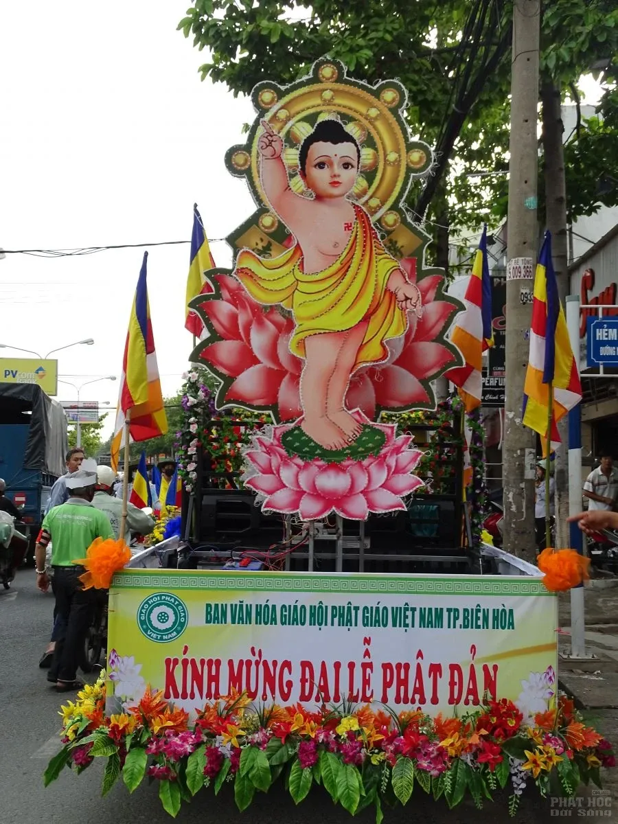 Đồng Nai: Tưng bừng diễu hành xe hoa mừng Phật đản PL: 2560 13 Đồng Nai: Tưng bừng diễu hành xe hoa mừng Phật đản PL: 2560 image-1731747005671