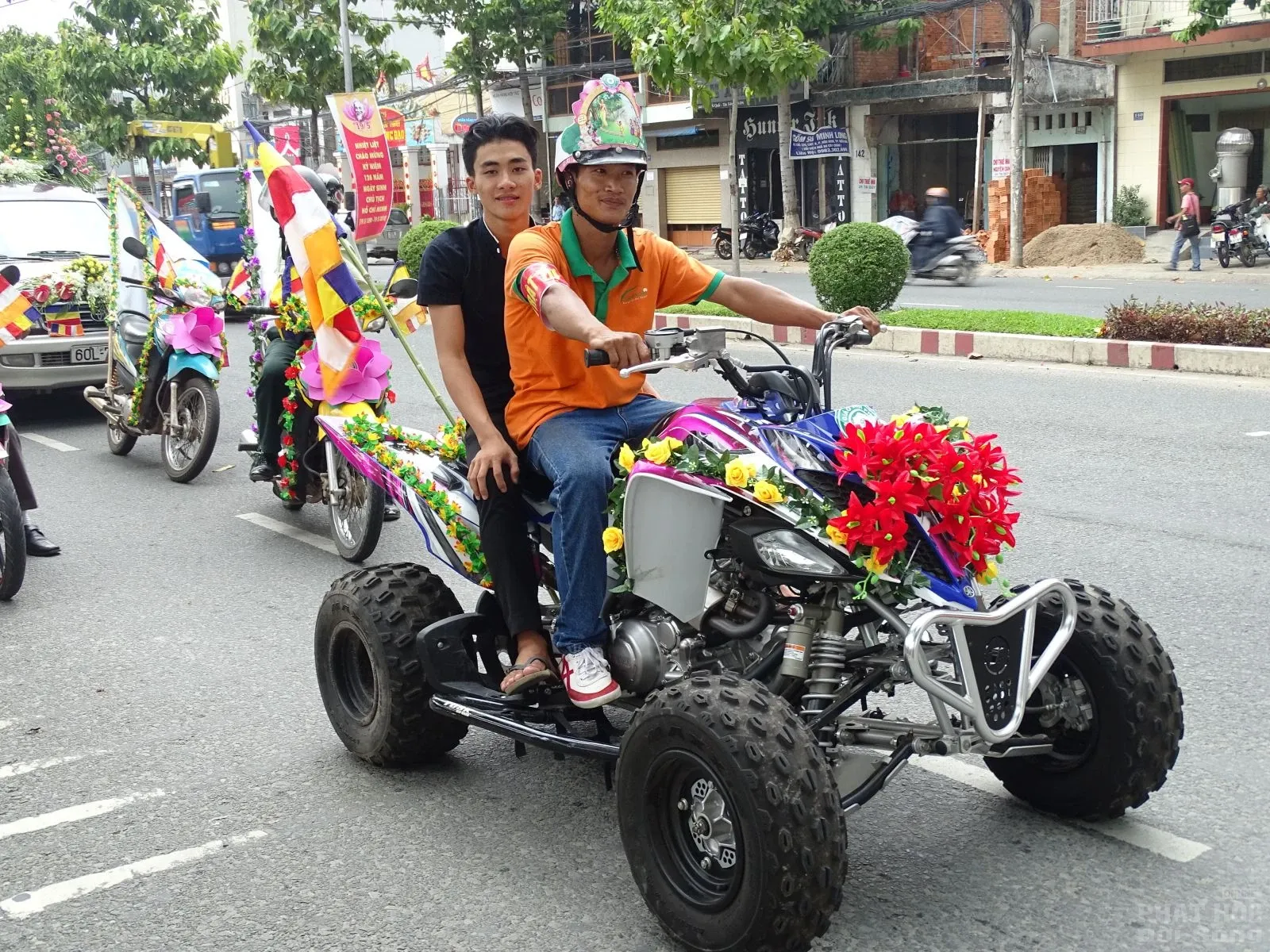 Đồng Nai: Tưng bừng diễu hành xe hoa mừng Phật đản PL: 2560 17 Đồng Nai: Tưng bừng diễu hành xe hoa mừng Phật đản PL: 2560 image-1731747012637
