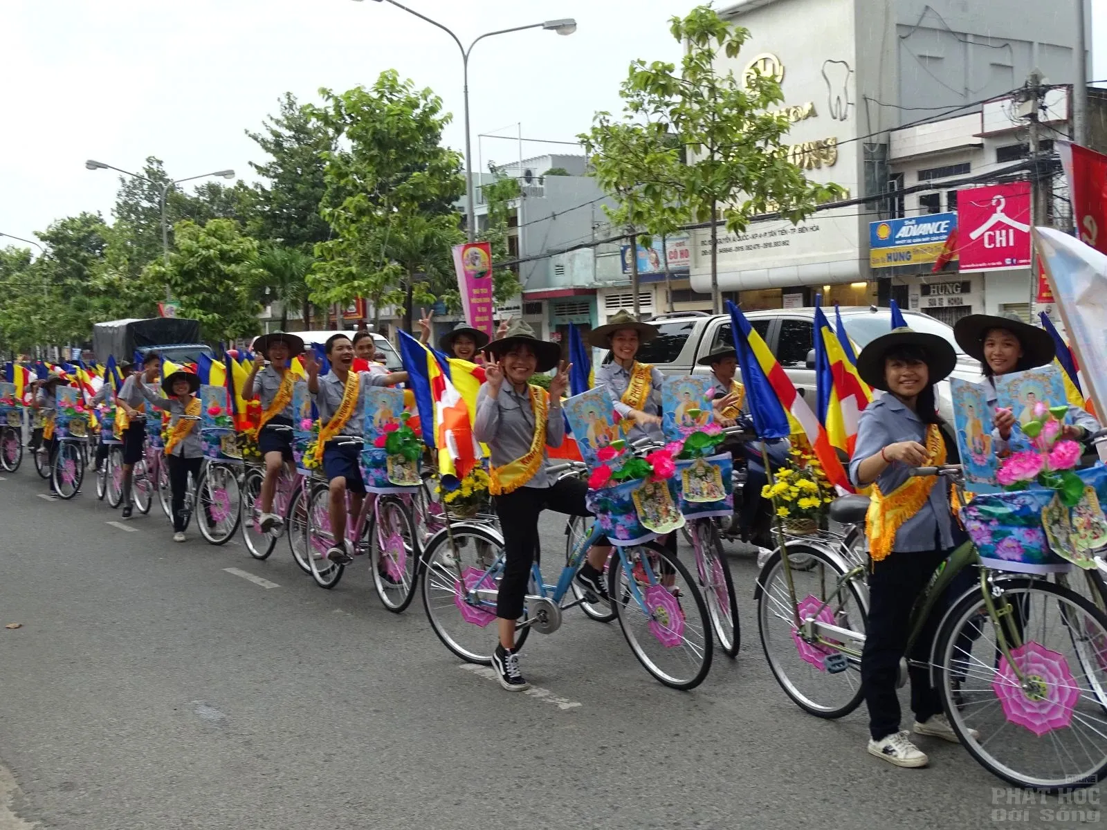 Đồng Nai: Tưng bừng diễu hành xe hoa mừng Phật đản PL: 2560 18 Đồng Nai: Tưng bừng diễu hành xe hoa mừng Phật đản PL: 2560 image-1731747014886