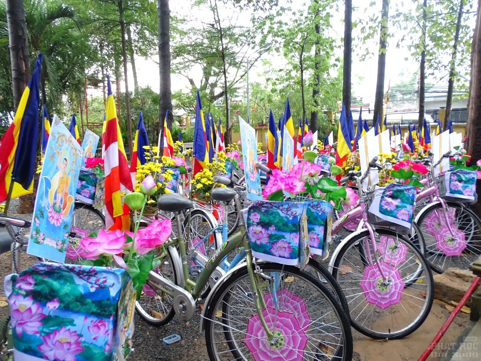 Đồng Nai: Tưng bừng diễu hành xe hoa mừng Phật đản PL: 2560 23 Đồng Nai: Tưng bừng diễu hành xe hoa mừng Phật đản PL: 2560 image-1731747024877
