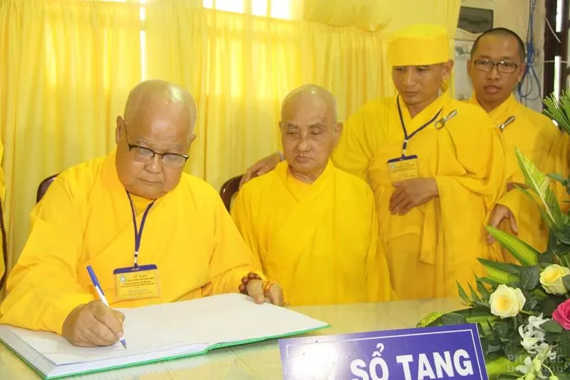 viếng tang HT. Thích Chơn Thành Đồng Tháp: Các phái đoàn viếng tang HT. Thích Chơn Thành image-1731941208616