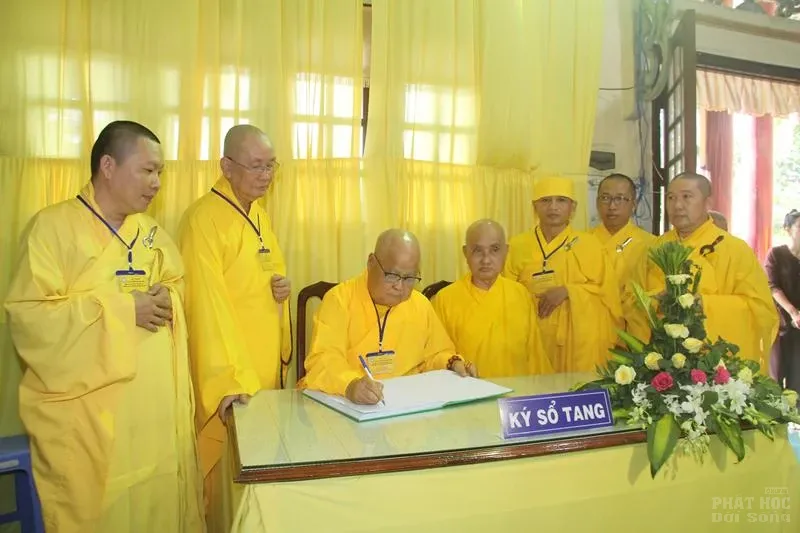 viếng tang HT. Thích Chơn Thành Đồng Tháp: Các phái đoàn viếng tang HT. Thích Chơn Thành image-1731941209388