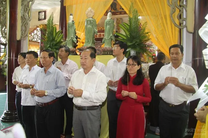 viếng tang HT. Thích Chơn Thành Đồng Tháp: Các phái đoàn viếng tang HT. Thích Chơn Thành image-1731941211007