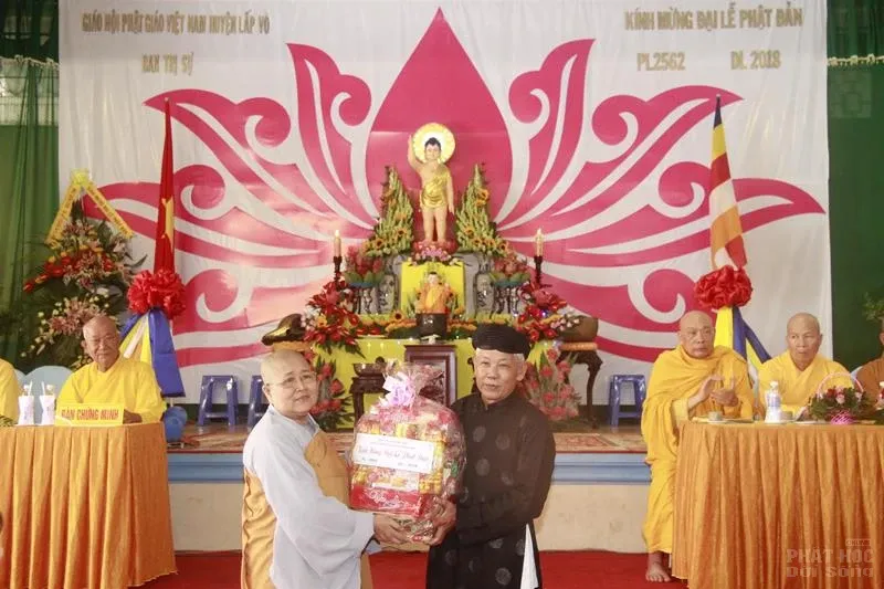 Đồng Tháp: huyện Tháp Mười, Lấp Vò kính mừng Phật đản PL. 2562 image-1731945897457