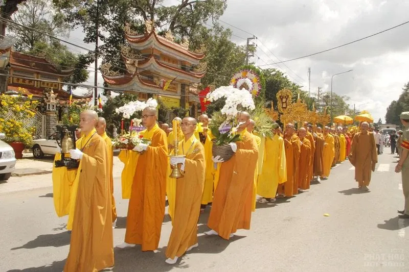 Đồng Tháp: Lễ cung tống kim quan HT. Thích Chơn Thành nhập bảo tháp image-1731941176769