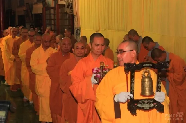 Đồng Tháp: Lễ nhập kim quan cố HT Thích Chơn Thành 4 Đồng Tháp: Lễ nhập kim quan cố HT Thích Chơn Thành image-1732289449383