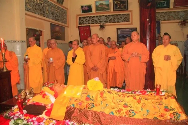 Đồng Tháp: Lễ nhập kim quan cố HT Thích Chơn Thành 6 Đồng Tháp: Lễ nhập kim quan cố HT Thích Chơn Thành image-1732289450817