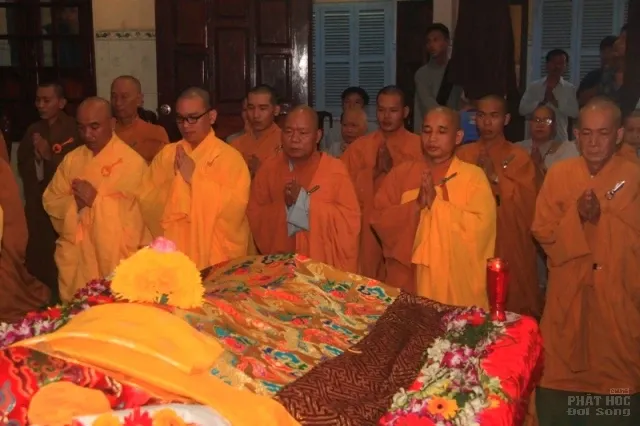 Đồng Tháp: Lễ nhập kim quan cố HT Thích Chơn Thành 7 Đồng Tháp: Lễ nhập kim quan cố HT Thích Chơn Thành image-1732289451641